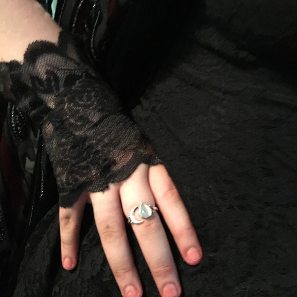 🧚🏻♂️Stevie Nicks Inspired Half Finger Gloves - Picture 6 of 6